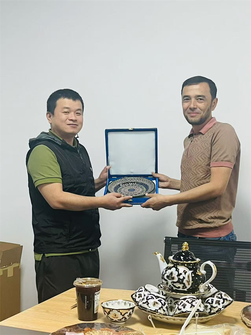 Mercatoribus visited nostri turba incipere novum iter de automobile exportantur