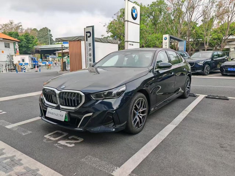BBA Luxuria Vehicula: Core exemplum pro Global Export, anteposuit summus finis Circulationis